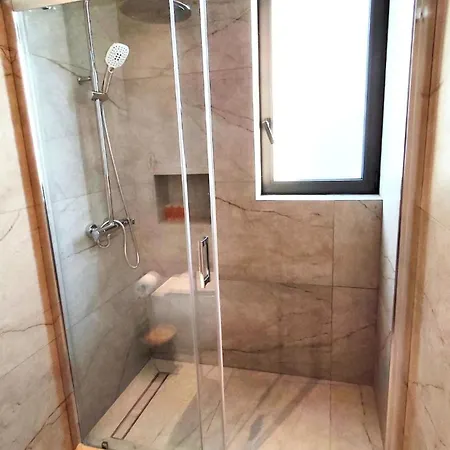Zantis Executive 102 Apartman *